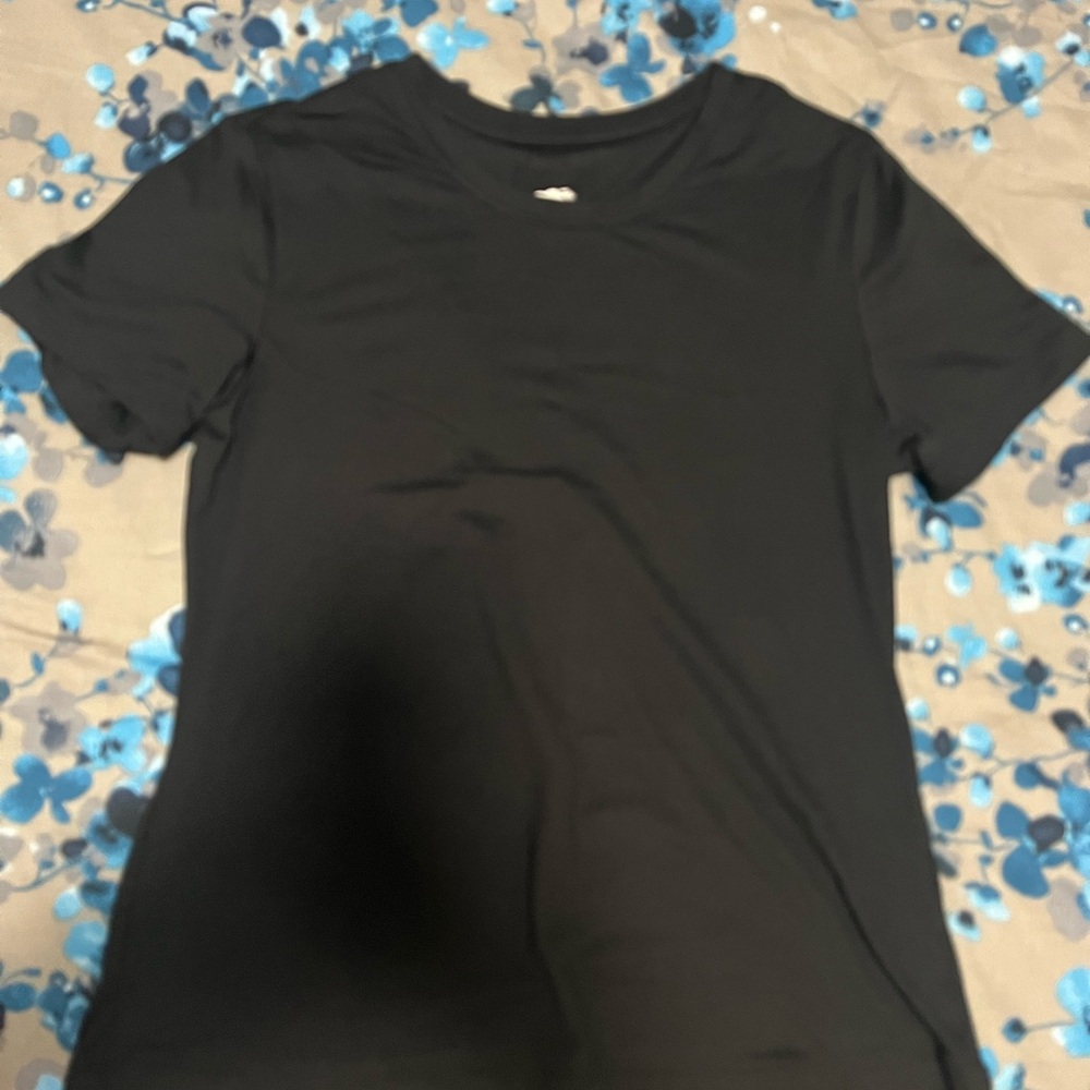 NWOT roots renew knit Black Short sleeve